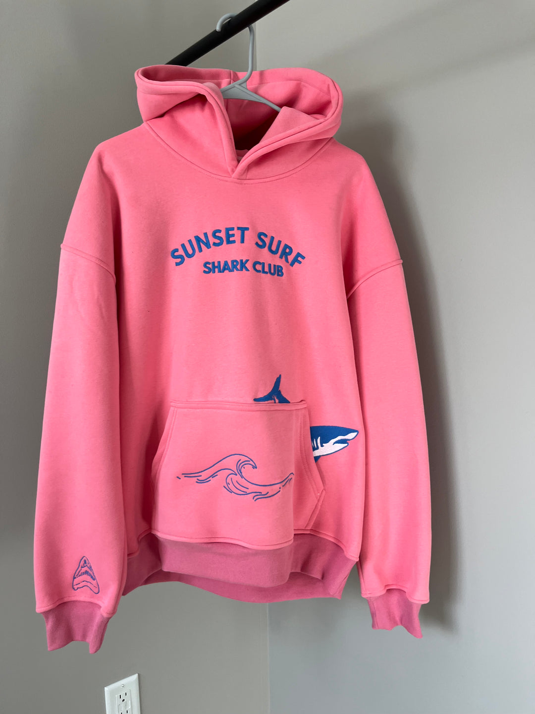 DETAIL EMBROIDERY SHARK HOODIE